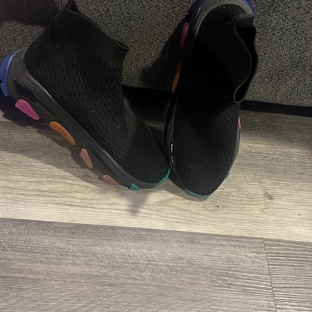 Women’s running shoes